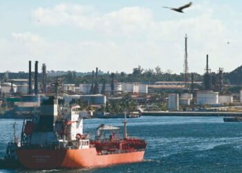 ECONOMÍA Suspende Pemex envío de petróleo a Cuba