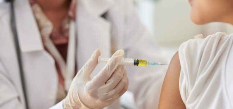 Eliminan 4 vacunas obligatorias en niños