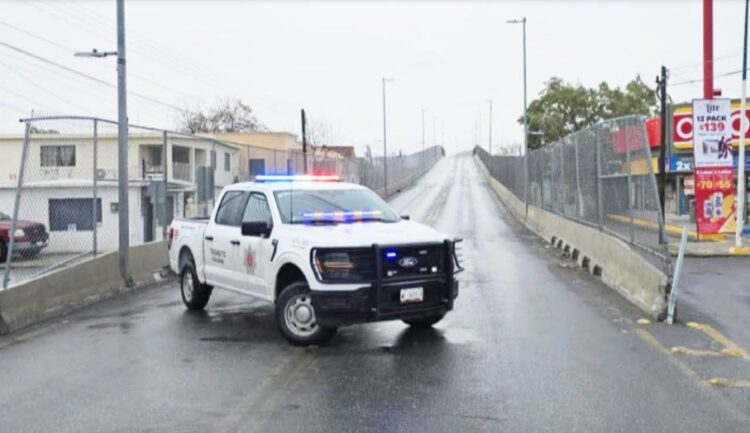 POR FRÍO EXTREMO Advierten por formación de hielo en calles y puentes