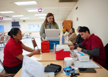 SERVICIOS DE SALUD Y TRÁMITES MUNICIPALES LLEGAN DIRECTAMENTE A TRABAJADORES DE BAKER SPRINGFIELD
