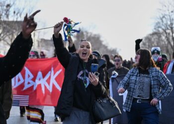 POR ICE Estallan protestas en Minneapolis