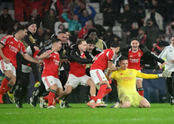 Portero de Benfica anota gol agónico; “águilas” avanzan a la fase de playoffs