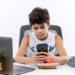 Niños que usan mucho el celular: todo lo que debes saber sobre la llamada demencia digital
