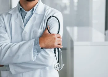 Podrán médicos extranjeros laborar en EU