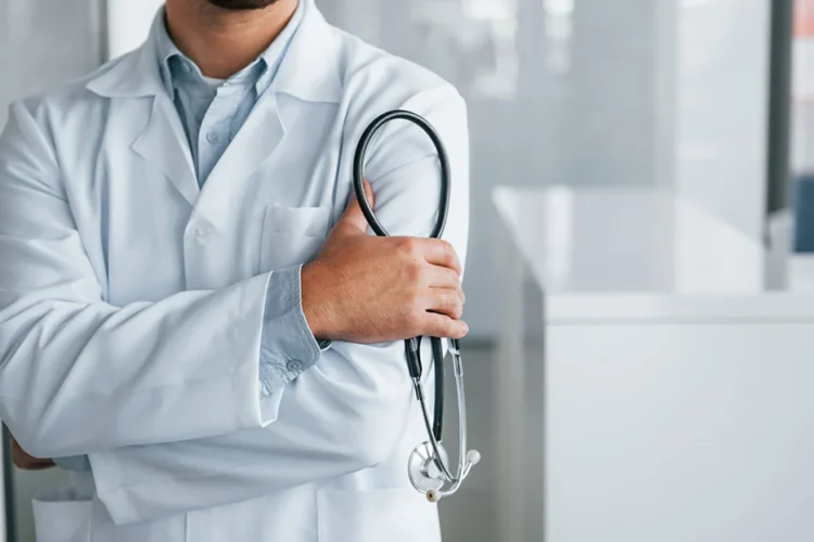 Podrán médicos extranjeros laborar en EU