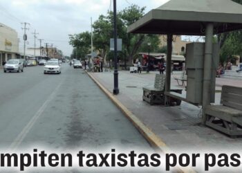 Compiten taxistas por pasaje