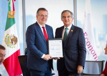 CON LA SECRETARÍA DE ECONOMÍA Firma Américo convenio para impulsar Polo de Desarrollo