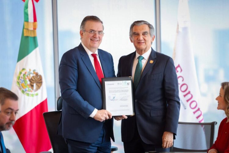 CON LA SECRETARÍA DE ECONOMÍA Firma Américo convenio para impulsar Polo de Desarrollo