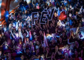 Disfrutan tributo musical “Broken Heart Club”