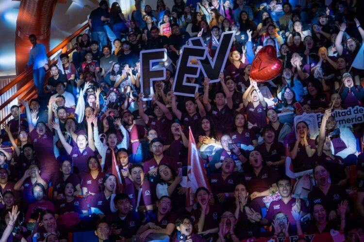 Disfrutan tributo musical “Broken Heart Club”