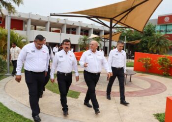 Forma UAT profesionales con competencias laborales