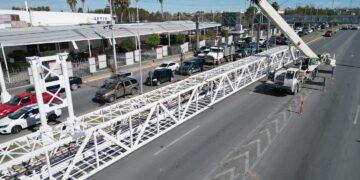 Cerrarán importante vía; instalarán puente peatonal