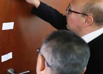 Vienen a trabajar, no maquillarse: Alito