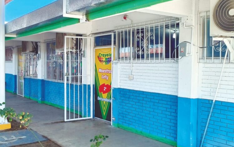 Olvidan papás a hijos en escuelas