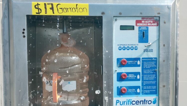 DE 43 A 55 PESOS Dan sablazo al agua purificada