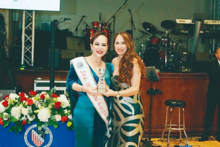 LULAC CONCILIO 12 Reconocen liderazgo binacional de Carmen Lilia Canturosas