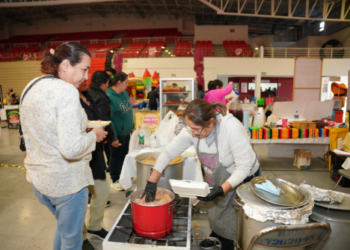 CIENTOS DE NEOLAREDENSES CELEBRAN LA TRADICIÓN EN EL TAMAL FEST