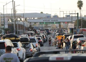 EN PUENTE JUÁREZ-LINCOLN Caos por fallas en telepeaje