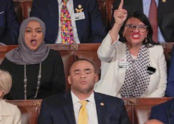 Pide Trump deportar a congresistas