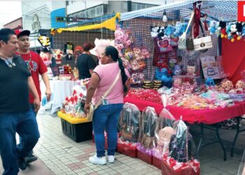 LE APUESTAN AL AMOR Esperan que Cupido salve las ventas