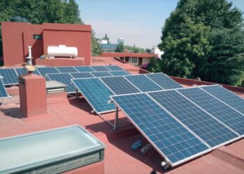 ENERGÍA A MENOR COSTO Van por energía solar accesible para familias