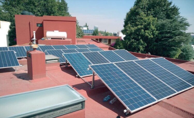 ENERGÍA A MENOR COSTO Van por energía solar accesible para familias