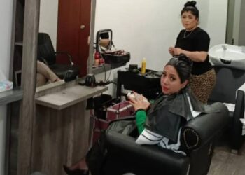 Ponen salón de belleza ¡en el Senado!