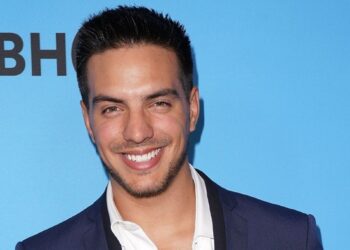 VADHIR DERBEZ SALE EN DEFENSA DE AITANA Explota tras críticas contra su hermana