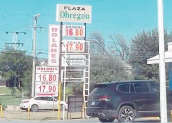 Peso se fortalece ante el dólar