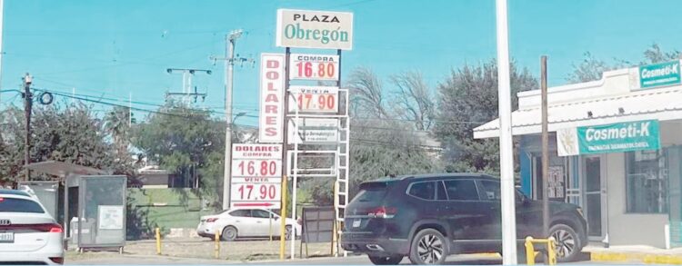 Peso se fortalece ante el dólar