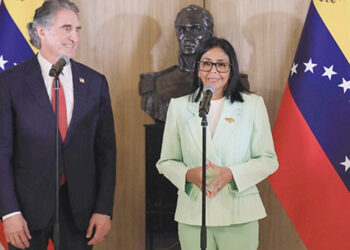 Firma Venezuela acuerdo con Shell