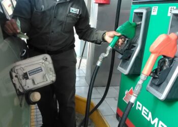 Gasolina Premium y diésel rebasan los 30 pesos por litro