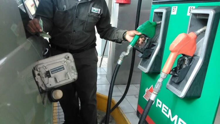 Gasolina Premium y diésel rebasan los 30 pesos por litro