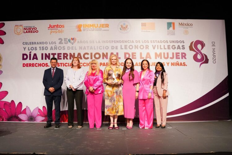RECONOCIMIENTO LEONOR VILLEGAS Reconocen su aporte a la educación