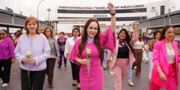 Conmemoran Día de la Mujer con caminata