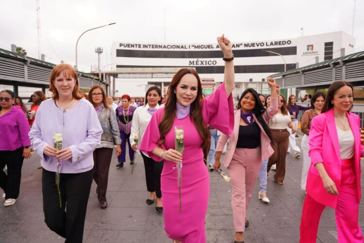 Conmemoran Día de la Mujer con caminata