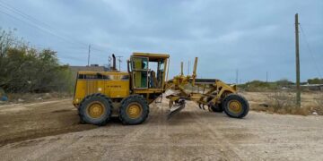 Rehabilitan caminos ejidales