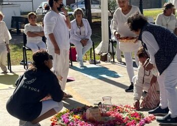 Adultos mayores dan la bienvenida a la primavera