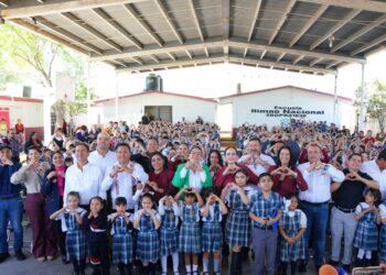 PONIENTE DE NUEVO LAREDO Carmen Lilia Canturosas transforma una primaria