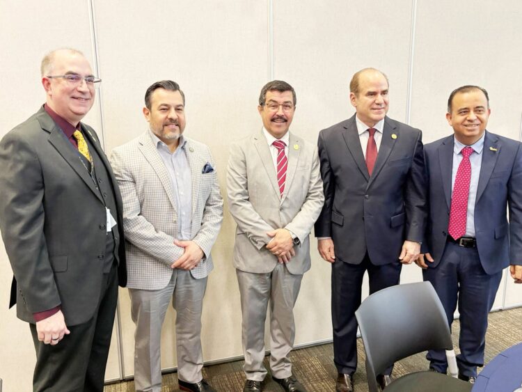 Participa UAT en Simposio Educativo Binacional