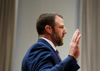 Aprueban a Mullin para dirigir el DHS