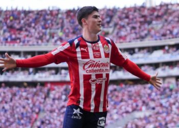 EN CONTUNDENTE TRIUNFO DE CHIVAS SOBRE SANTOS Hormiga González se luce con doblete