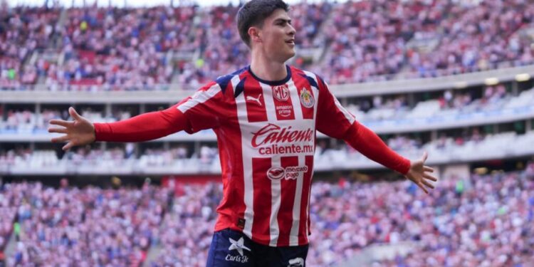 EN CONTUNDENTE TRIUNFO DE CHIVAS SOBRE SANTOS Hormiga González se luce con doblete