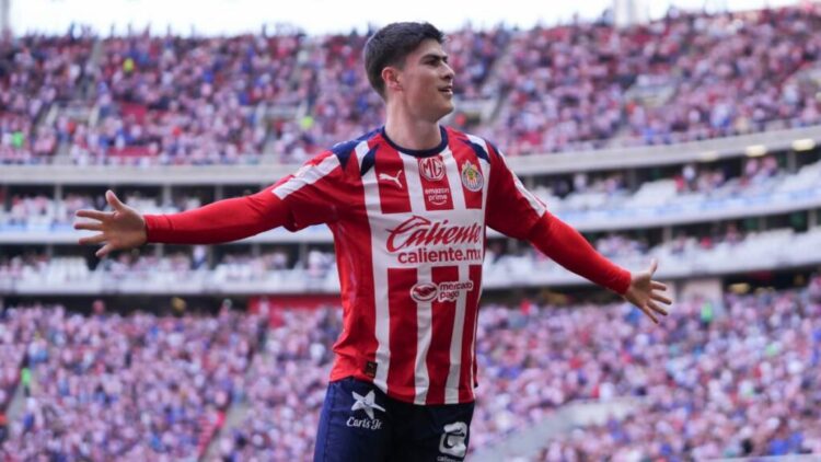 EN CONTUNDENTE TRIUNFO DE CHIVAS SOBRE SANTOS Hormiga González se luce con doblete