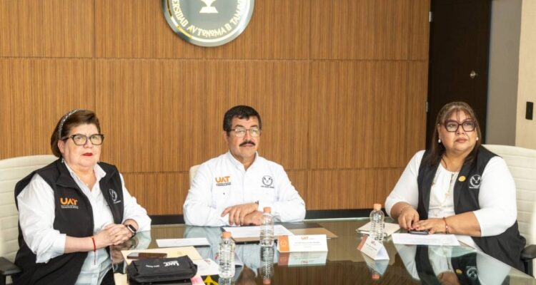 Capacita UAT a sus docentes