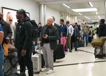 FALTAN AGENTES DE SEGURIDAD Aeropuertos de EU podrían cerrar