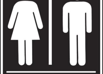 EN ESCUELAS DE TEXAS Multas por permitir uso de baños a transgénero