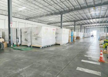 BODEGAS LUCEN SEMI VACÍAS Caen movimientos comerciales un 50%