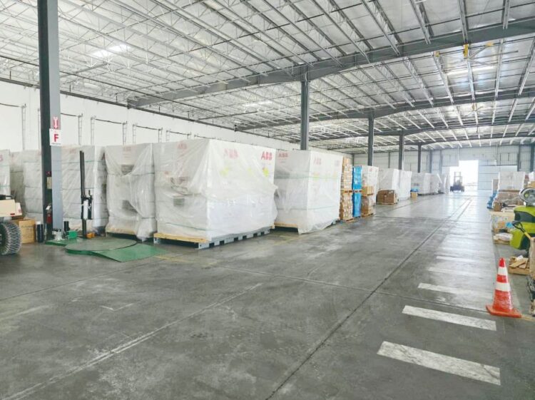 BODEGAS LUCEN SEMI VACÍAS Caen movimientos comerciales un 50%