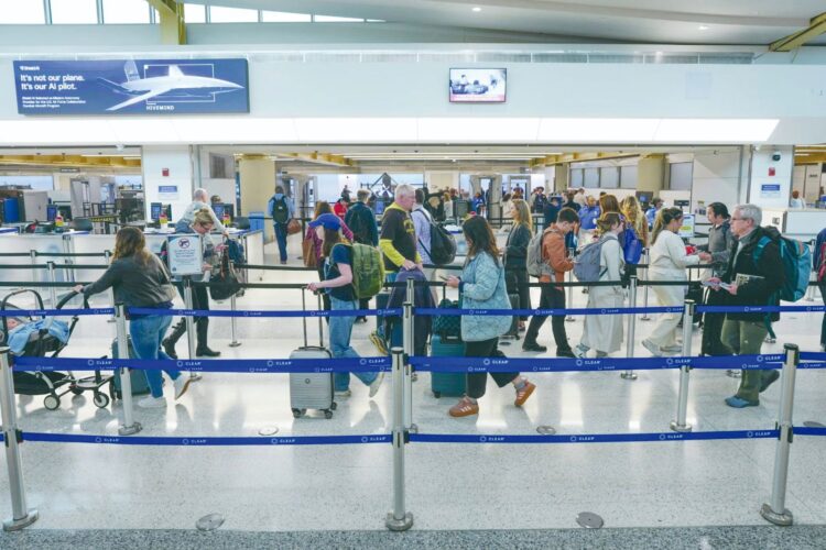 CIERRE DE GOBIERNO Republicanos se resisten a terminarlo